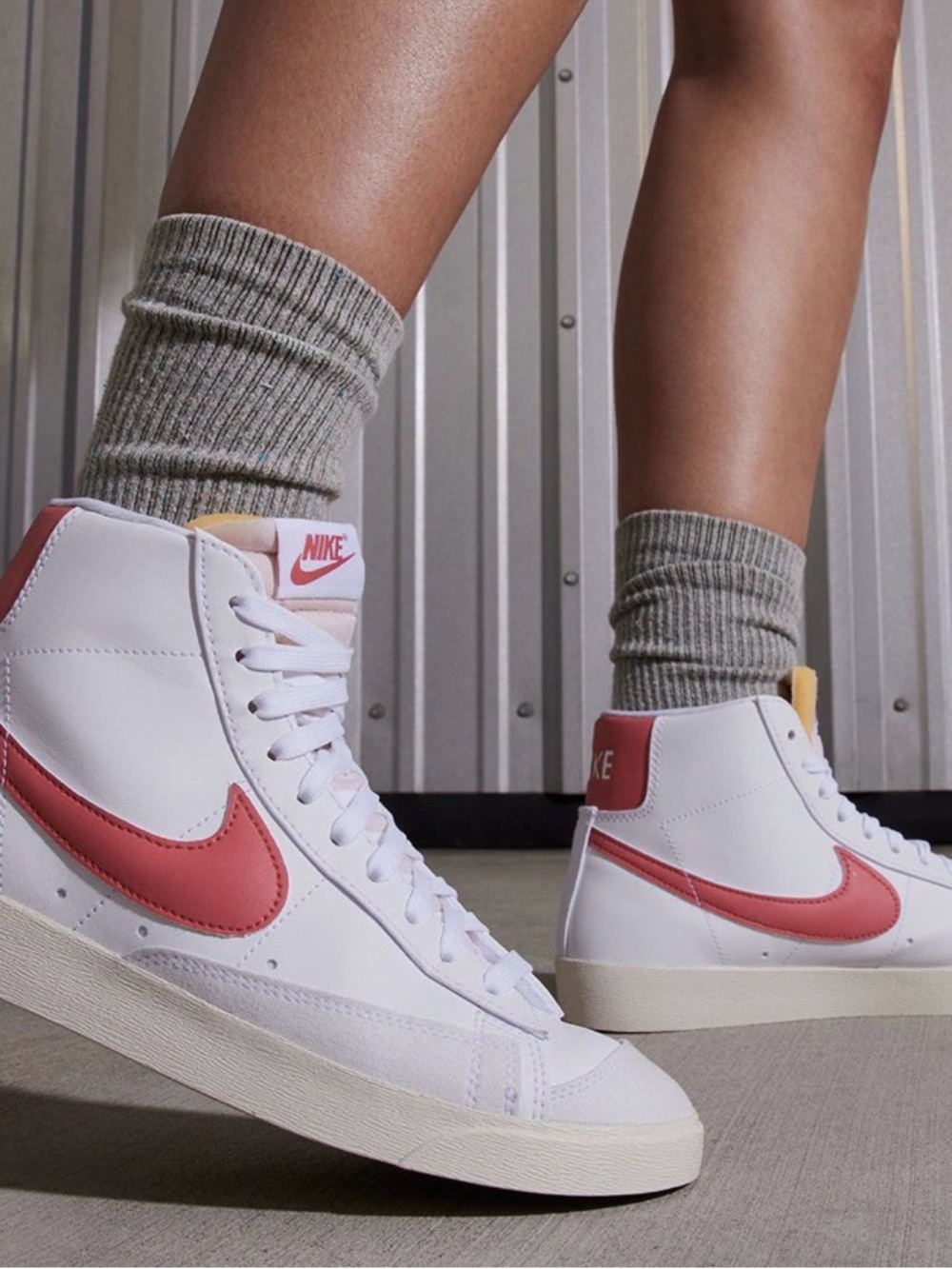 Nike Blazer Mid 77 Women’s Size 7 Sneaker - Picture 10 of 11